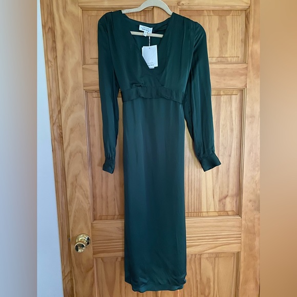 & Other Stories Plunging Green Satin Silk Dress NWT - Picture 3 of 5